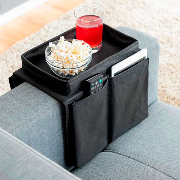 Sohvatarjotin kaukosäädintelineellä