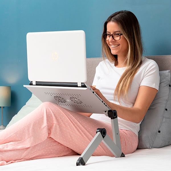 Säädettävä moniasentoinen pöytä kannettavalle tietokoneelle